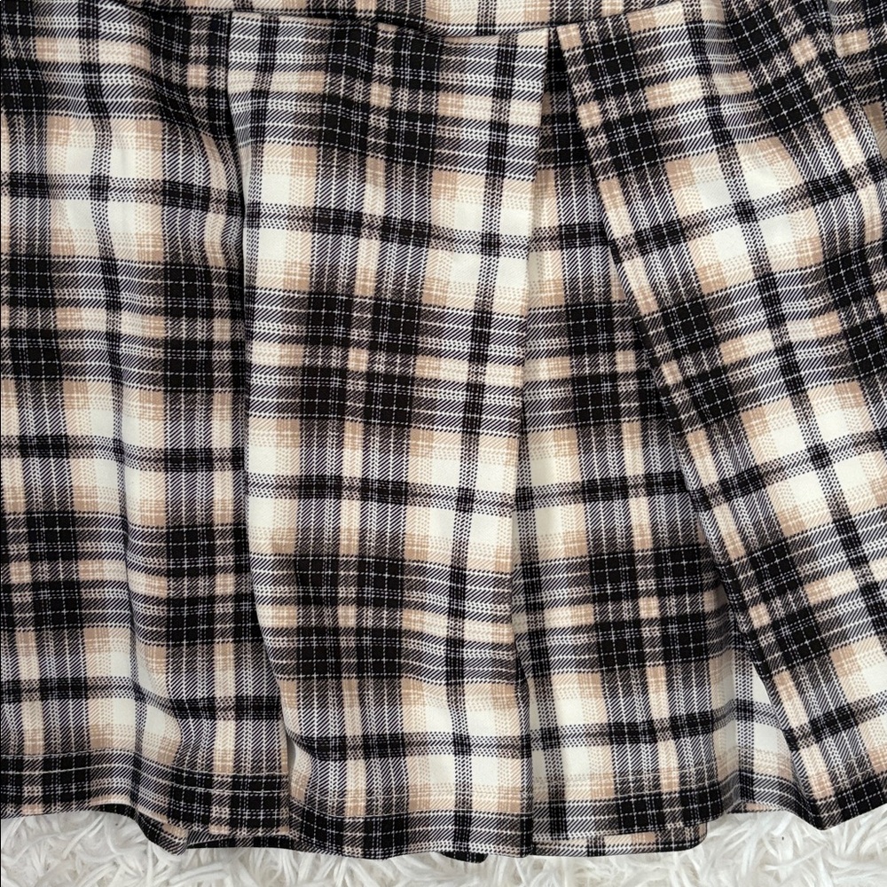 Dizzy Lizzy Chic Plaid Mini School Girl Pleated Skirt - Picture 4 of 5